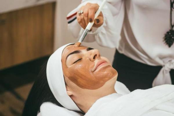 Bukan Asal Pamer, Ini 5 Alasan Perempuan Wajib Pakai Skincare