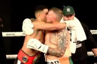 Eks Kiper Liga Premier Adu Tinju, Endingnya Bikin Panik