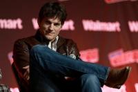 Penampilan Fisik Ashton Kutcher yang Ganteng Membuatnya Kehilangan Peran