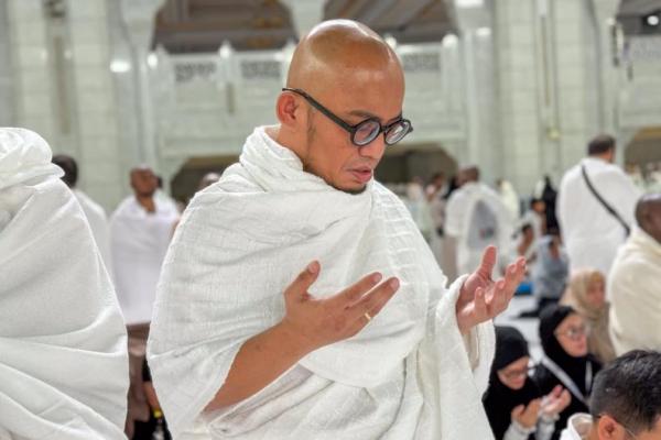 Di Mekah, Wamenhaj Doakan Prabowo Berantas Korupsi dan Mafia