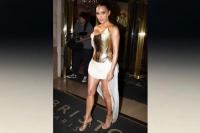 Kim Kardashian Bergaya dengan Gaun Emas Haute Couture Alexander McQueen