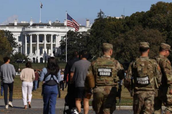 Trump Prioritaskan Bayar Gaji Personel Keamanan Dibanding Pekerja Sipil
