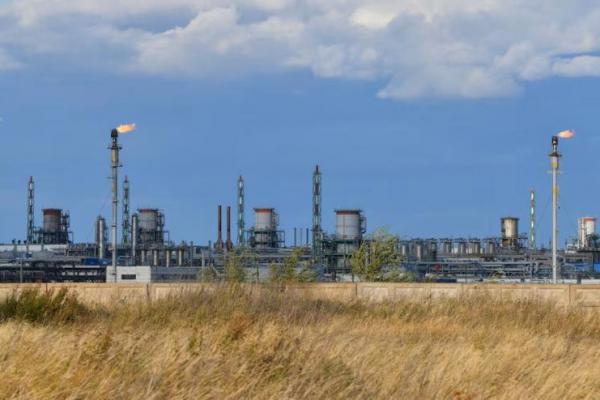 Kazakhstan Kurangi Produksi usai Kilang Gas Rusia Diserang Ukraina