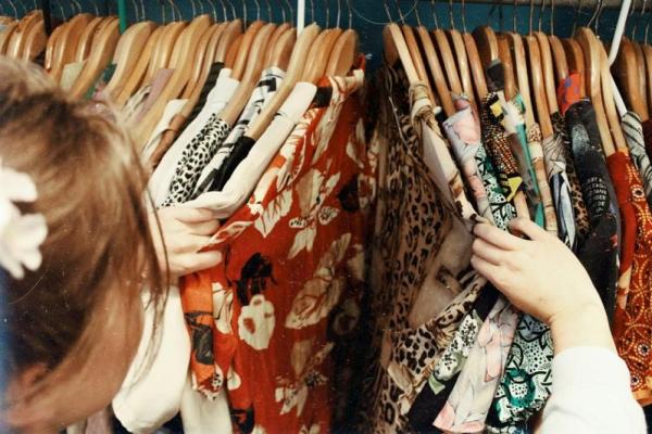 7 Alasan Thrifting Masih Jadi Primadona Anak Muda