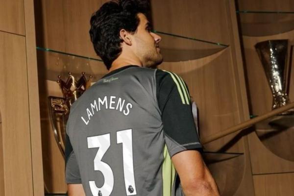 Senne Lammens Tegaskan Tak Ingin Jadi Schmeichel Baru