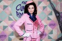 Cucu JFK Kecam Kostum Halloween Julia Fox yang Dianggap Menghina Jackie Ken