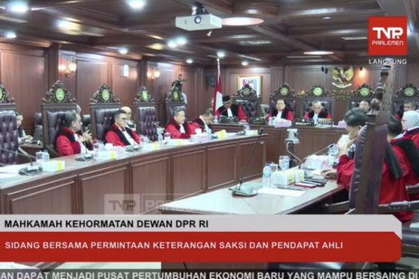 Sidang Anggota DPR nonaktif Dilanjutkan, MKD Gali Keterangan Saksi dan Ahli