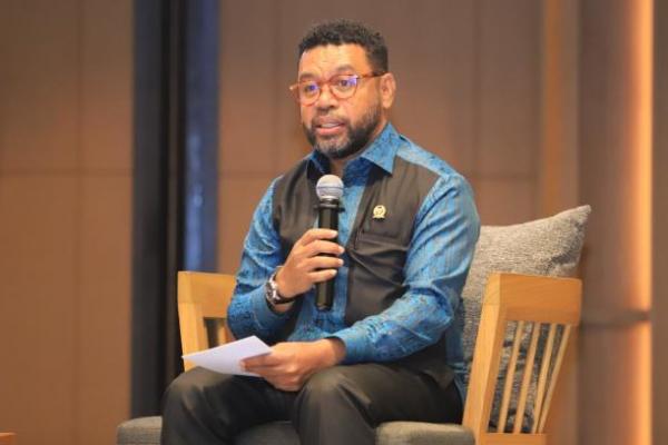 Dr. Filep Desak Presiden Prabowo Selesaikan Konflik Papua