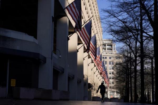 FBI Memecat Lebih Banyak Agen yang Menyelidiki Trump