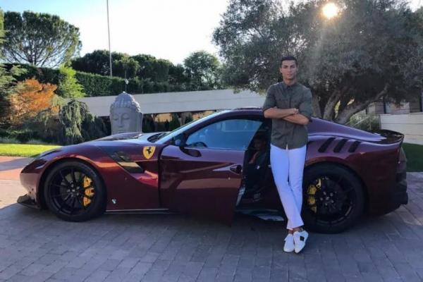 Ronaldo Akui Lupa Jumlah Mobil Mewahnya Sendiri