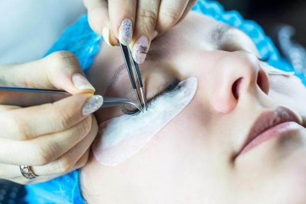 Ingin Tampil Cantik Tanpa Eyelash Extension? Ini Tipsnya!
