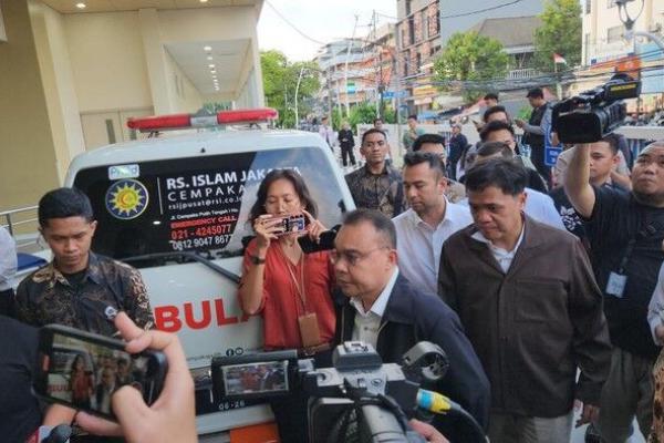 Dasco Ditemani Habiburokhman Kunjungi Korban Ledakan SMAN 72 Jakarta