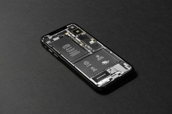 Penyebab Baterai Ponsel Cepat Gelembung dan Cara Mencegahnya