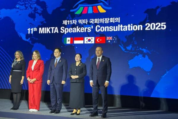 Ketua DPR Singgung Perdamaian Dunia di Forum Parlemen Negara Middle Power