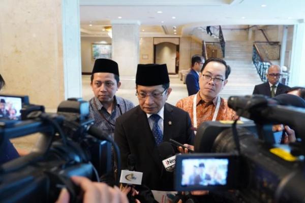 Viral Pendakwah Cium Anak Perempuan, Menag: Kami Tidak Menoleransi...