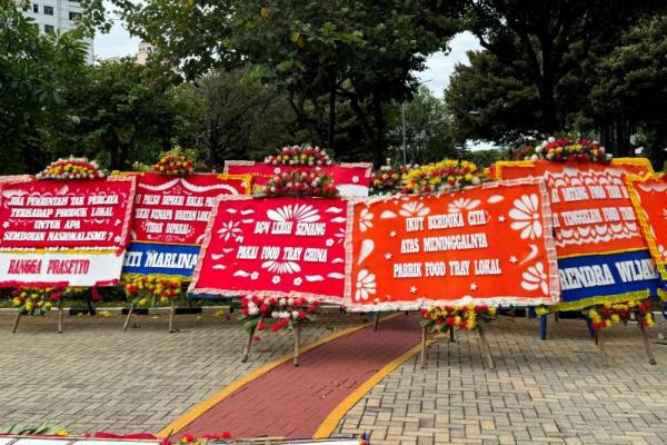 Produsen Food Tray Lokal Sindir Keras BGN Lewat Karangan Bunga