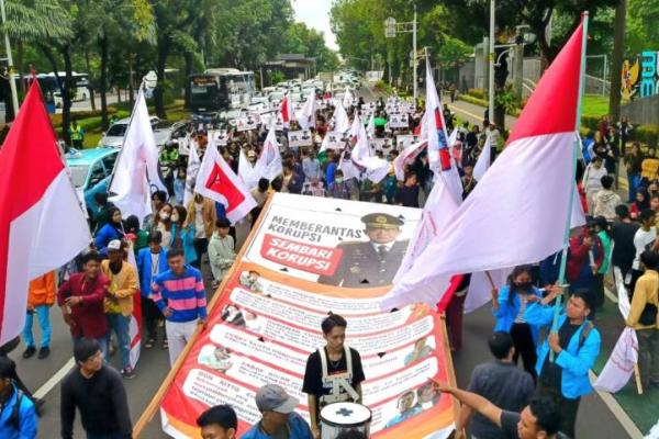 Unjuk Rasa, KOSMAK Desak Presiden Perintahkan KPK Tangkap Jampidus Ini