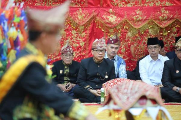 Mendes Hadiri Pagelaran Budaya dan Penganugerahan Gelar Adat Bengkulu