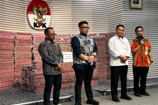 KPK Serahkan Uang Hasil Rampasan Rp883 Milar ke PT Taspen