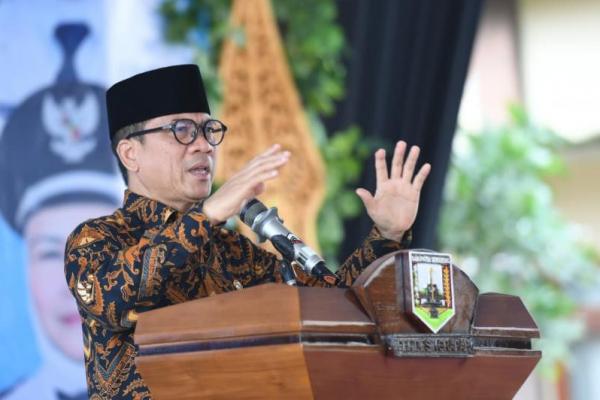 Resmikan Gedung Serbaguna Ngamprah, Mendes Ingatkan Bahaya Narkoba-Judol