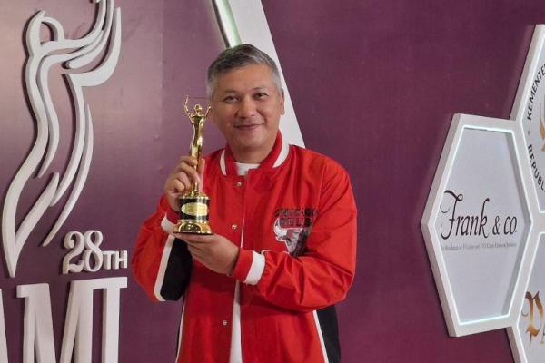 Gempita Raih AMI Awards 2025, Ini Reaksi Gading Marten Sambil Bawa Piala