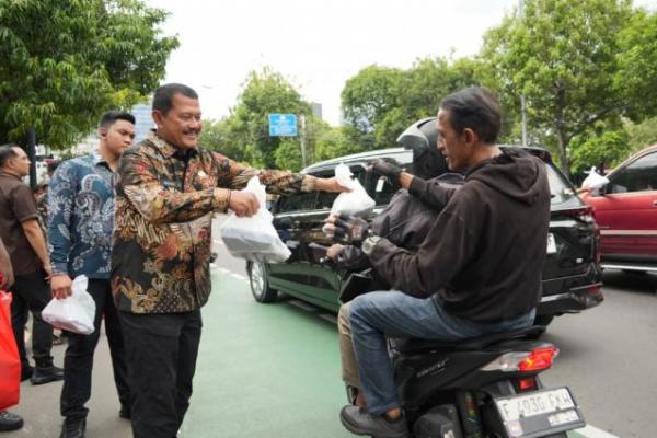 Jumat Berkah, Ditjenpas Bagikan 1.000 Paket Makanan Gratis ke Masyarakat