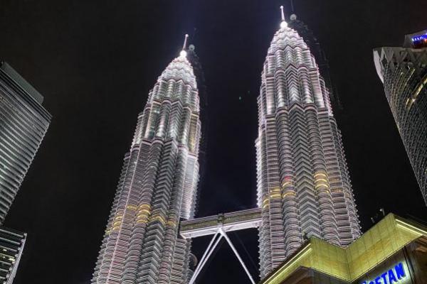 Pindah Kerja ke Malaysia? Begini Gambaran Gaji dan Biaya Hidupnya