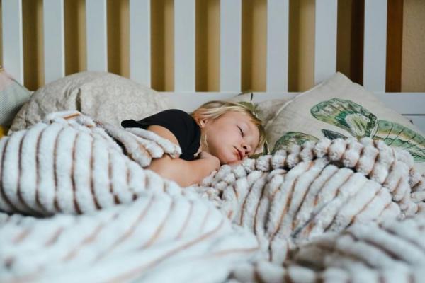 Pentingnya Si Kecil Tidur Siang dan Manfaatnya bagi Perkembangan