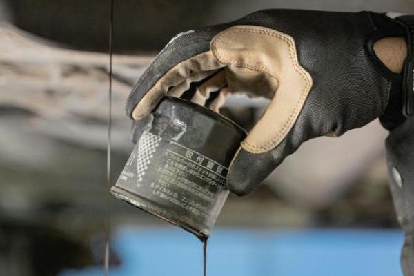 Malas Ganti Oli? Ini Kerusakan Mahal yang Mengintai Mobil Anda