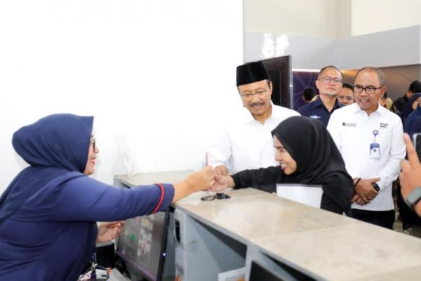 Antrean Bansos Panjang, Mensos Minta PT Pos Atur Ulang Penyaluran