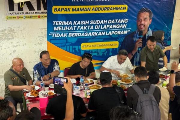 Adian dan Menteri UMKM Kunjungi Thrifting Pasar Senen, Sempat Makan Bareng