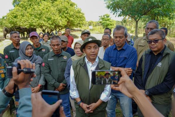 Sampaikan Duka, Menhut Sebut Bencana di Sumatra Momentum Evaluasi Kebijakan