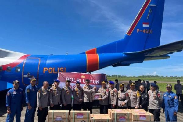Polda Sumbar Salurkan Bantuan Mabes Polri untuk Korban Bencana