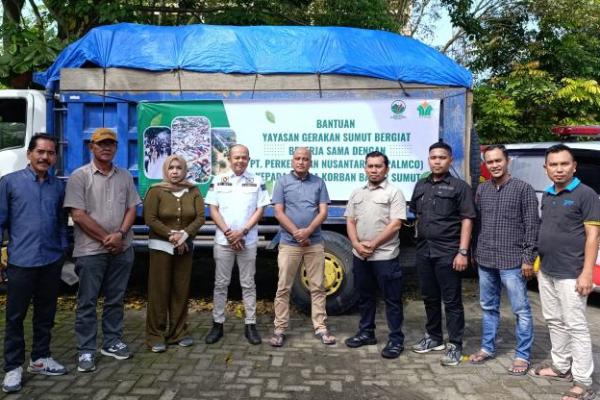 Sumut Bergiat Gandeng PalmCo Bagi Ratusan Sembako ke Korban Banjir Langkat