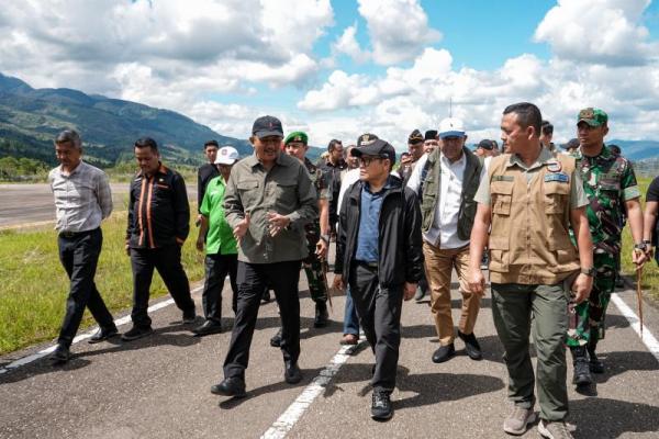 Menko PM Distribusikan Bantuan ke Gayo Lues yang Terisolir Pasca Bencana