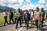 Menko PM Distribusikan Bantuan ke Gayo Lues Dorong Percepatan Penanganan