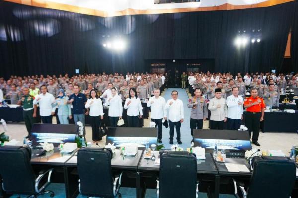 Menko PMK Sebut Nataru Kali Ini `Plus-plus`, Disertai Tantangan Berlapis