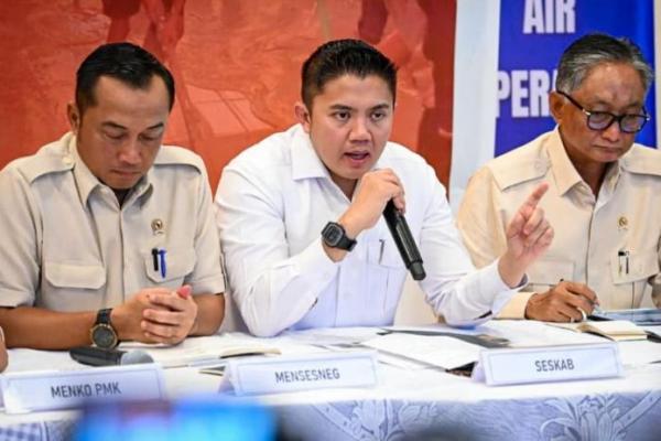 Bencana Sumatera, Seskab Teddy Indra Wijaya Ajak Pers Sebarkan Info Positif