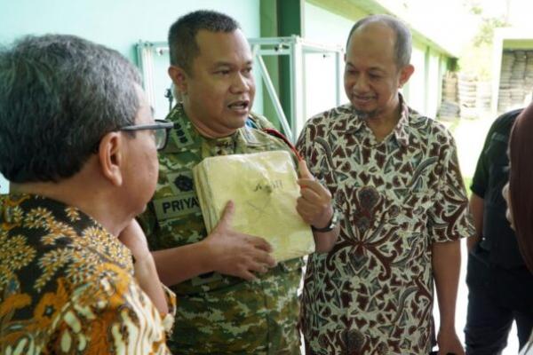 Rompi Antipeluru Limbah Sawit Buatan IPB Lolos Standar Militer