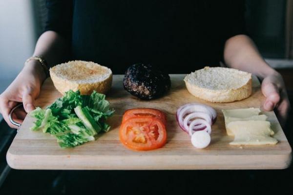 Talenan Plastik atau Kayu, Mana yang Lebih Aman?