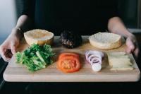 Talenan Plastik atau Kayu, Mana yang Lebih Aman?