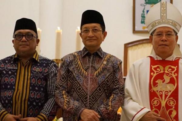 Pesan Natal Menag di Katedral Manado: Persaudaraan Kekuatan Utama