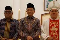 Pesan Natal Menag di Katedral Manado: Persaudaraan Kekuatan Utama