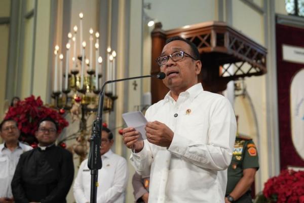 Natal 2025, Menko PMK: Indonesia Berdiri Bersama yang Terluka