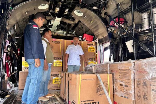 Menteri Bahil Kirim 1000 Genset untuk Terangi 224 Desa di Aceh