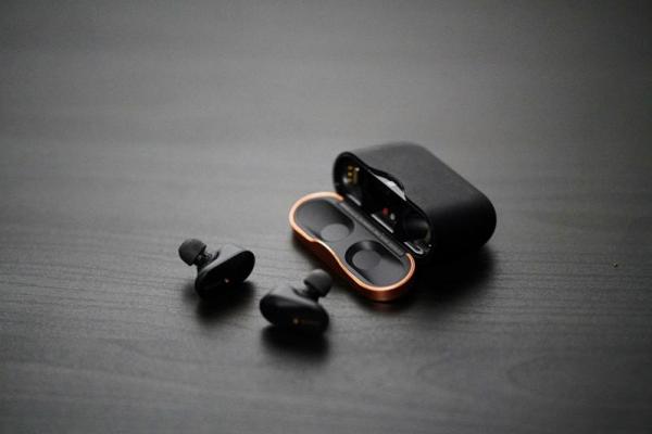 Berapa Lama Durasi Aman Mendengarkan Earphone Setiap Hari?