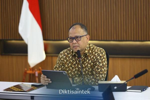 Kemdiktisaintek Resmi Terbitkan Juknis Karier dan Gaji Dosen