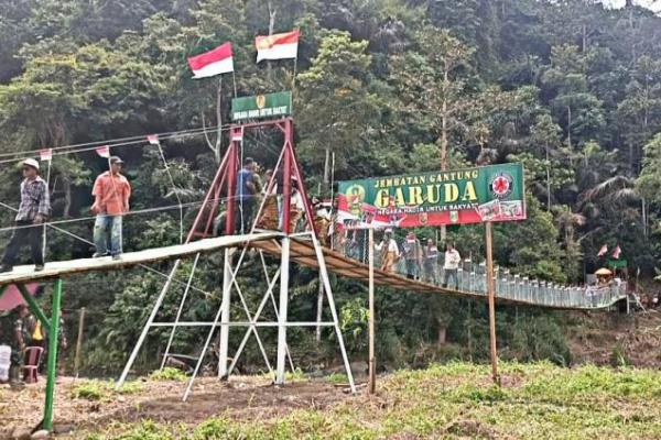 Di Atas Sungai Jembatan Garuda Menyatukan Harapan Warga Pekon Umbar
