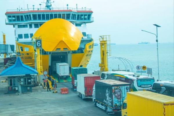 Akses Ciwandan Banjir, ASDP Alihkan Truk dan Sepeda Motor ke Merak