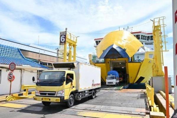 H+8 Nataru, 2.463 Truk dan 288 Bus Menyeberang dari Sumatera ke Jawa